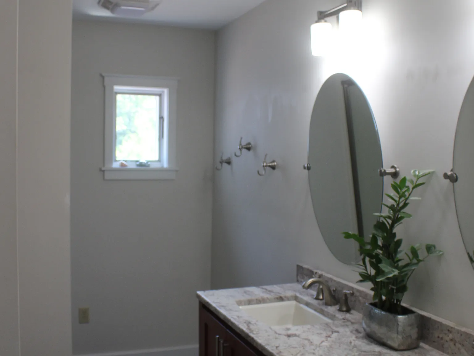 4 bed, 2.5 bath, 2400 sqft, $3,500 — Photo 4