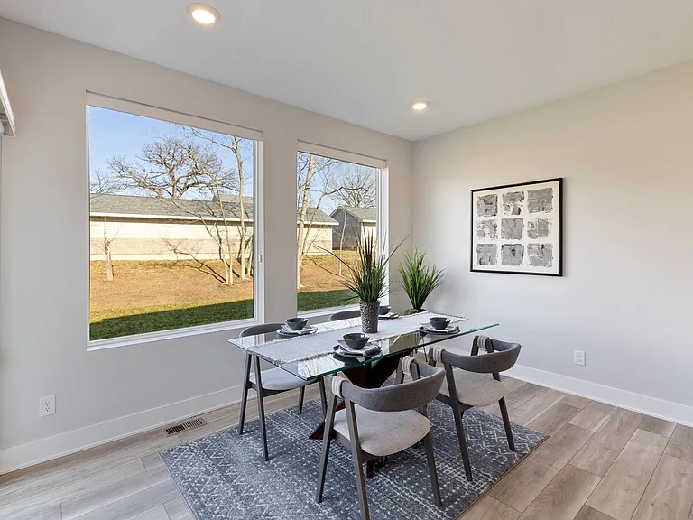 924 Lincoln Way — Photo 8
