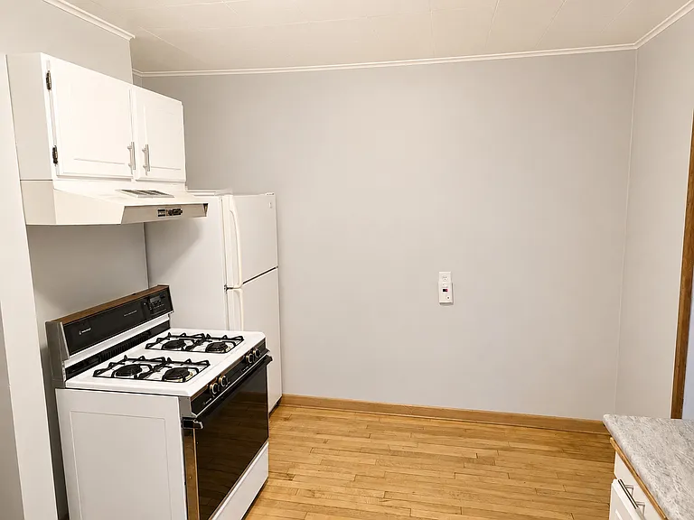 915 W 3rd St #1 — Photo 5