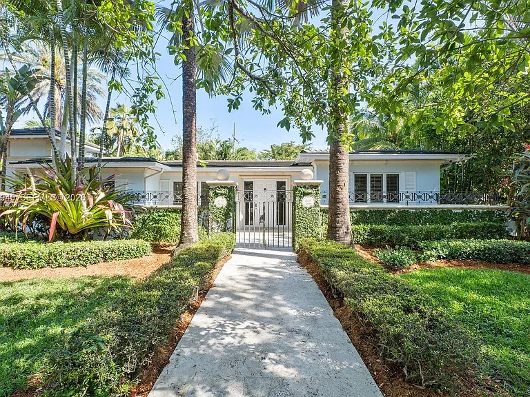 1037 Alfonso Ave — Photo 1
