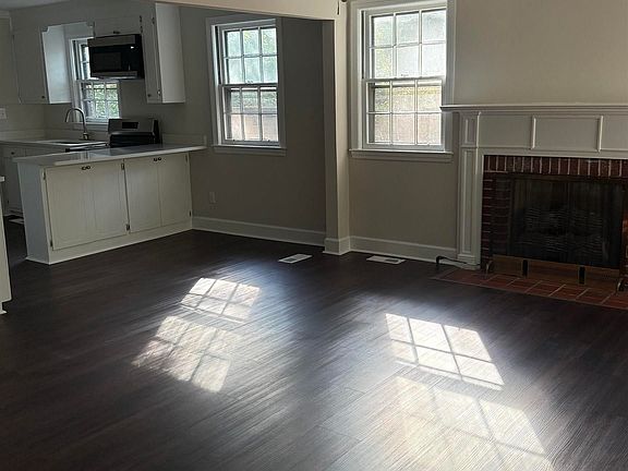 2nd image of 207 Lee St