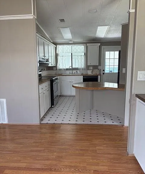 489 Swan Ln — Photo 3