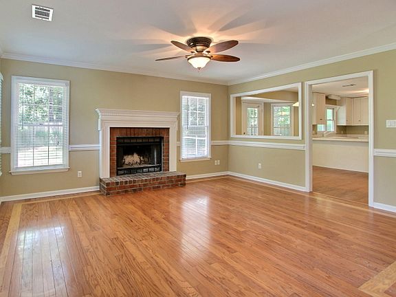 2nd image of 8 Longwood Cir