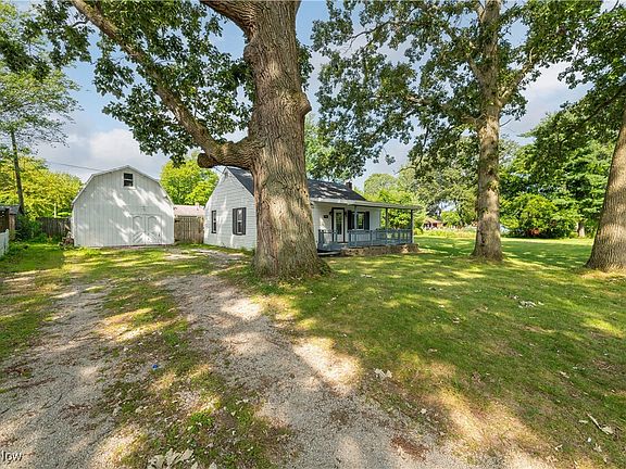 5th image of 796 Howard Dr