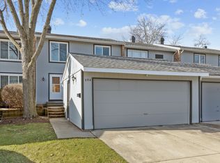 294 Harbor Ct, Bloomingdale, IL 60108