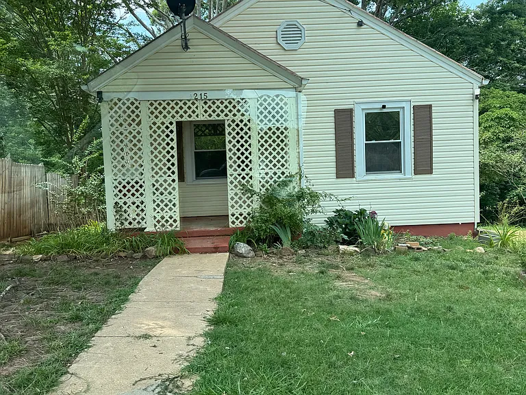 215 McCoy St — Photo 1