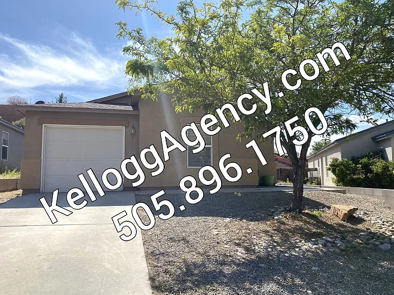 2173 Sagecrest Loop NE — Photo 1