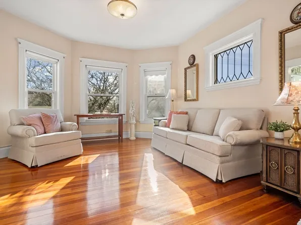 91 Bucknam St, Everett, MA 02149