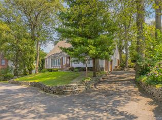 4 Bobolink Pl, Yonkers, NY 10701