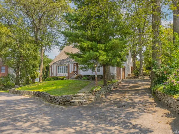 4 Bobolink Place, Yonkers, NY 10701