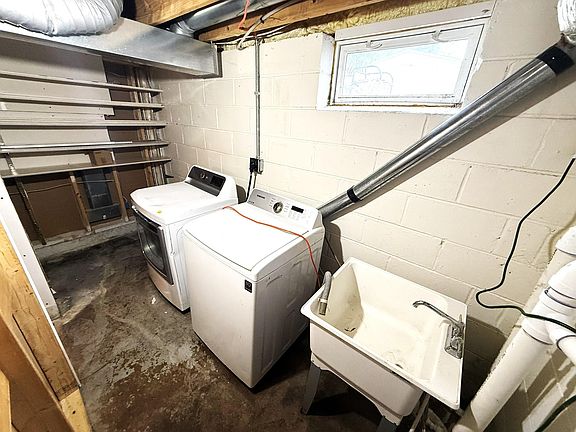 3rd image of 5060 Clearview St NE