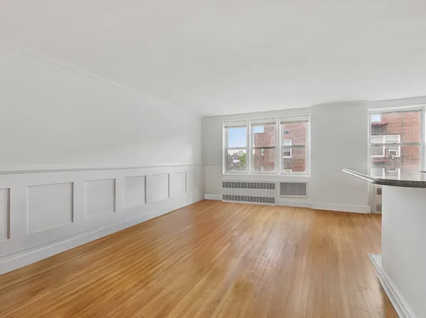 400 East 17th Street 711 image 2 of 16