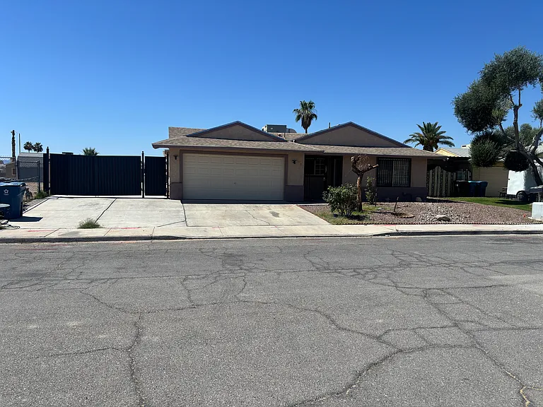5631 Winchester Ct — Photo 3