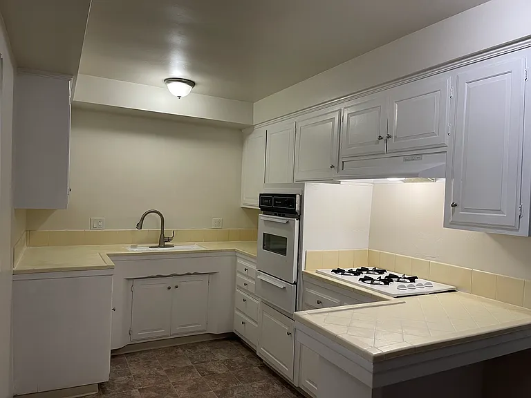 921 S Park Cir — Photo 5