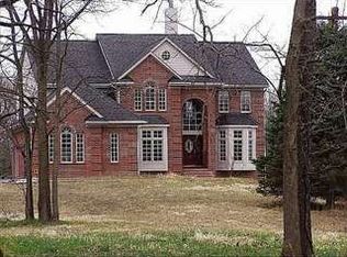 28701 Hovey Ln, New Hudson, MI 48165