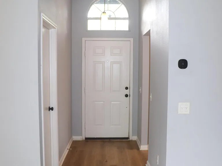 504 Deercreek Ln — Photo 3