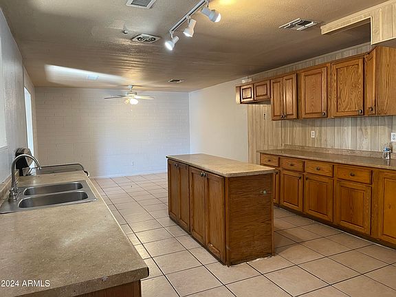 3rd image of 5917 W CLARENDON Avenue