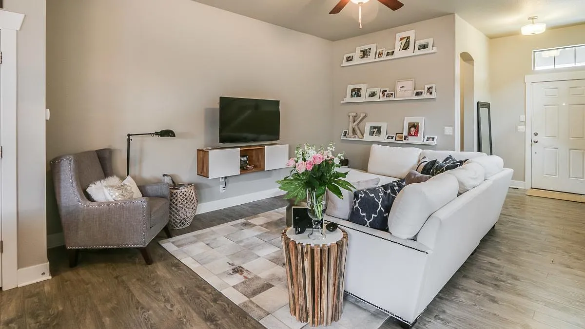 3 bed, 2690 sqft, $3,400 — Photo 4