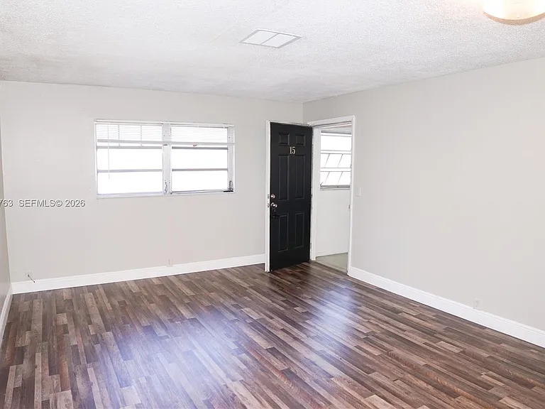 4240 Woodside Dr #4 — Photo 5