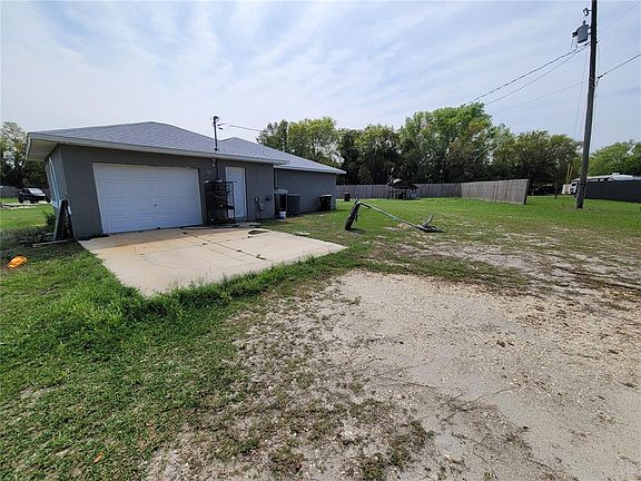 3rd image of 425 Stokes Rd