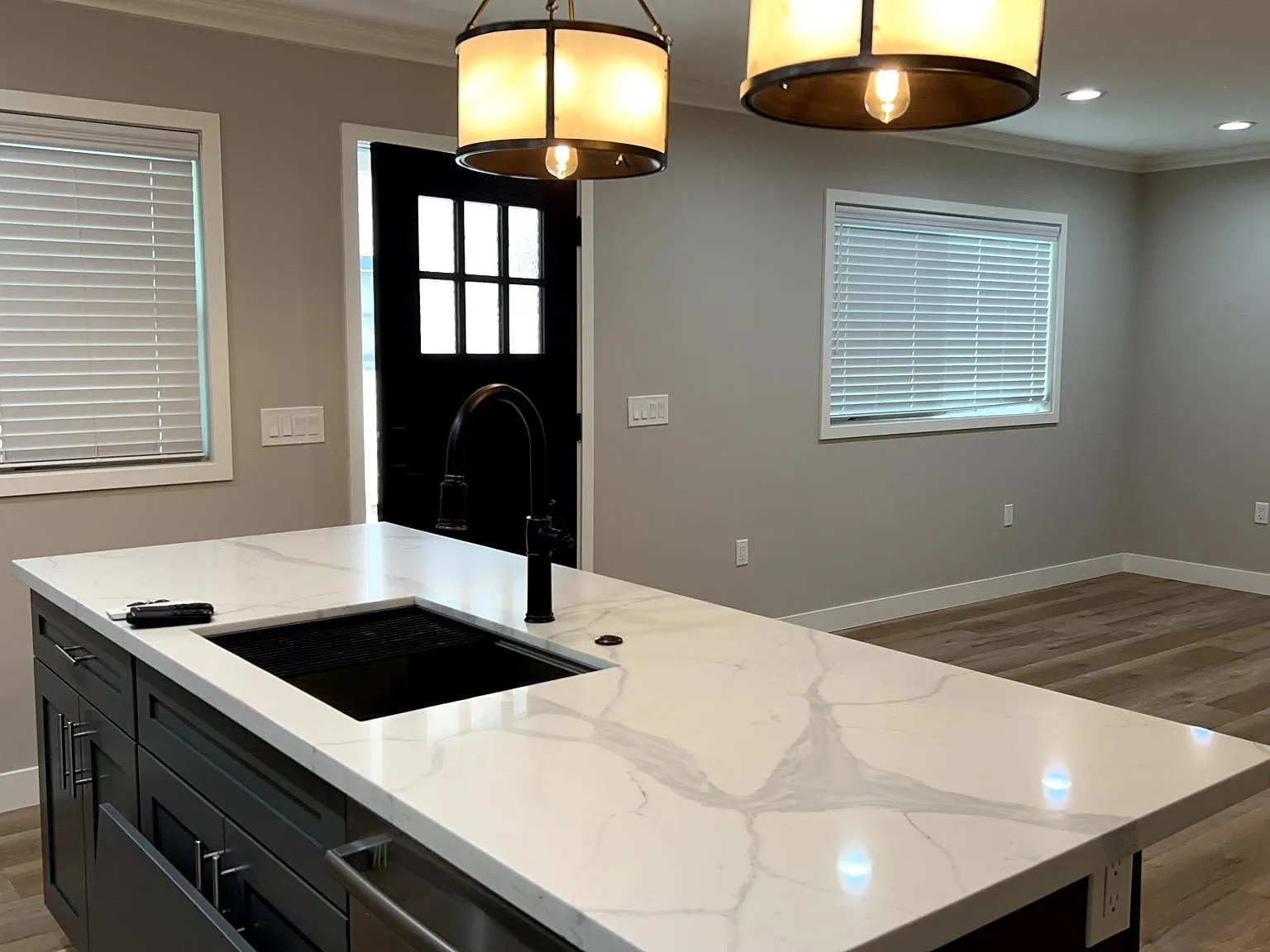 2 bed, 750 sqft, $3,100 — Photo 3
