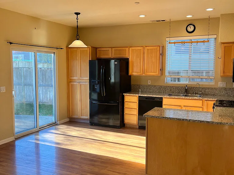 316 Bridle Path — Photo 8