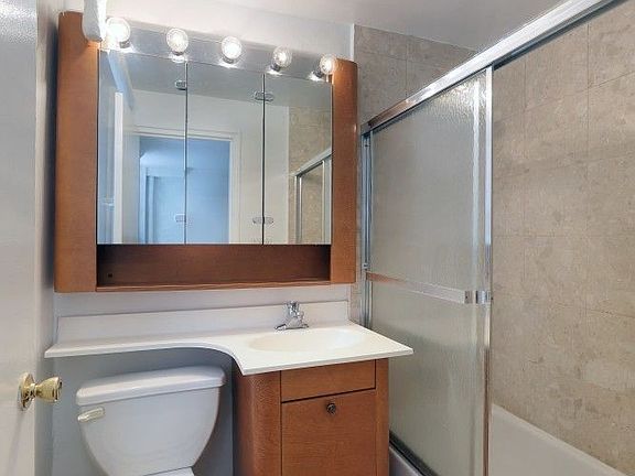 4th image of 209 E 66th St #304