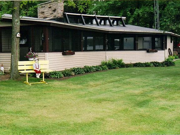 10X40 SCREENED IN 3 SEAS. PORCH