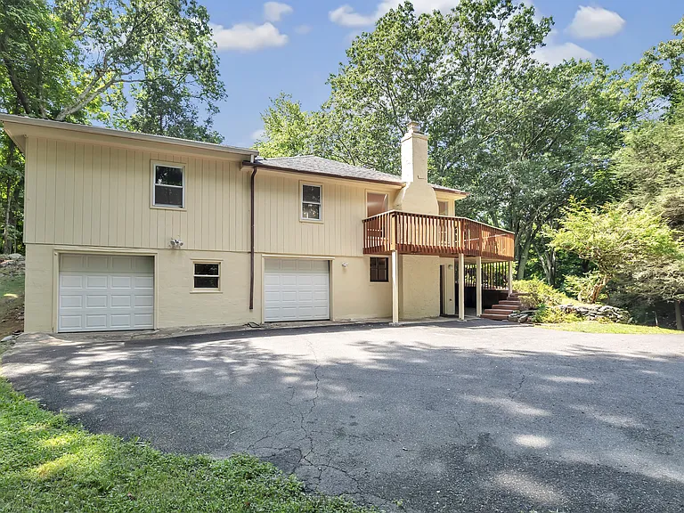 21 Old Redding Rd — Photo 35