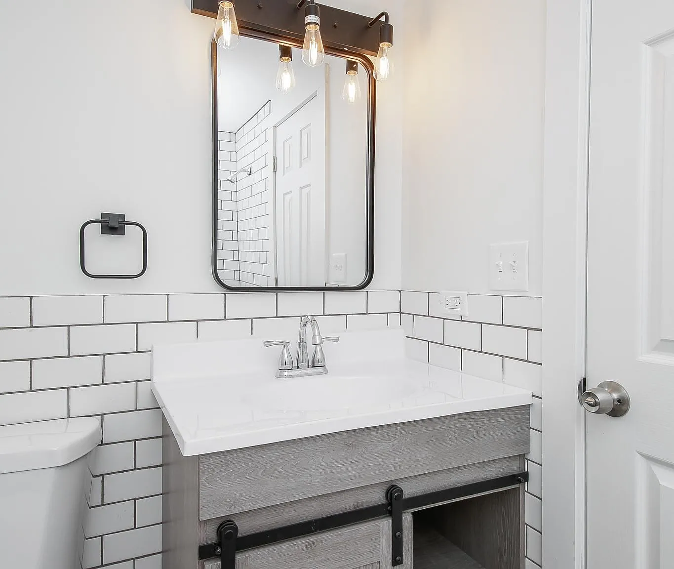 721 Ledochowski St — Photo 1