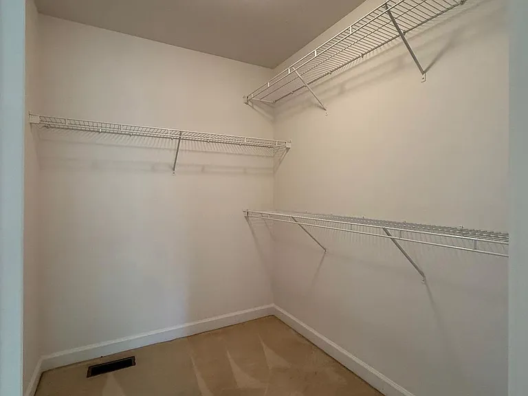 4415 Medallion Dr — Photo 32