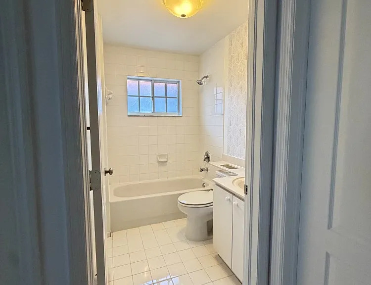 2553 W 76th St #202 — Photo 12