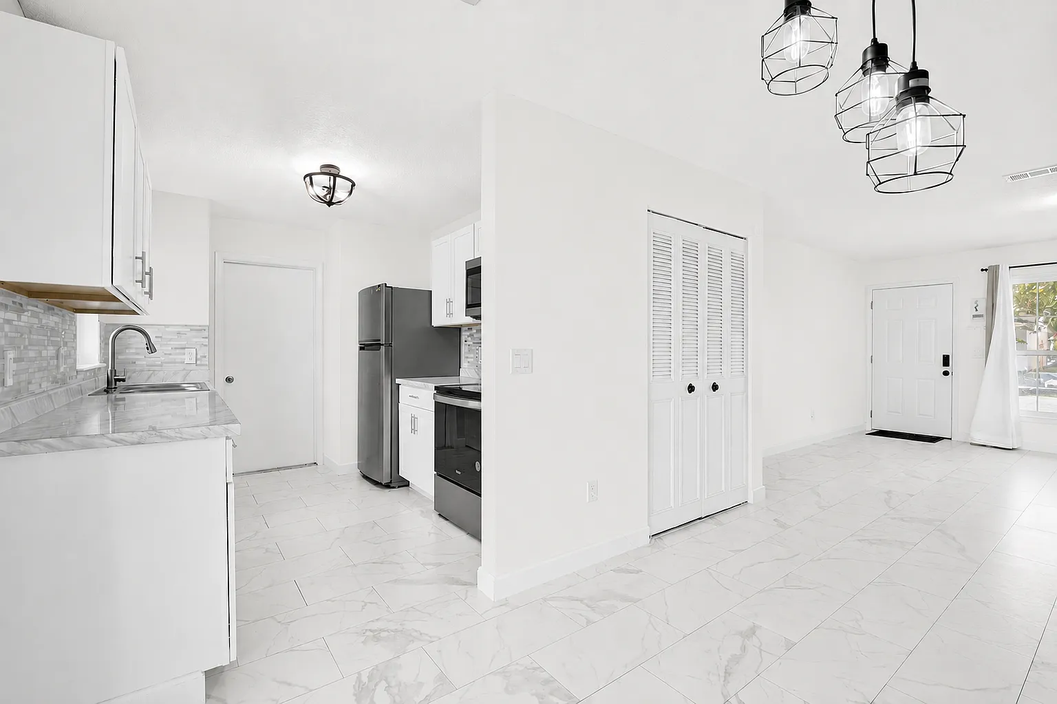 3 bed, 1165 sqft, $2,500 — Photo 2