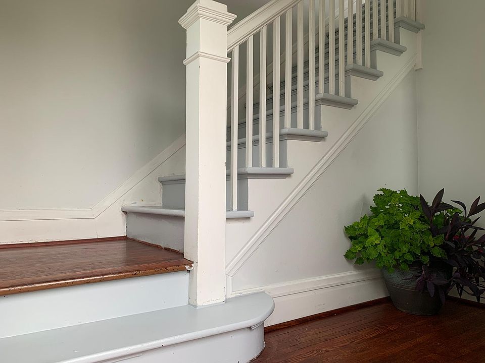 Front entrance staircase to upstairs unit