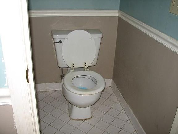 5th image of 10907 NW 33rd Pl