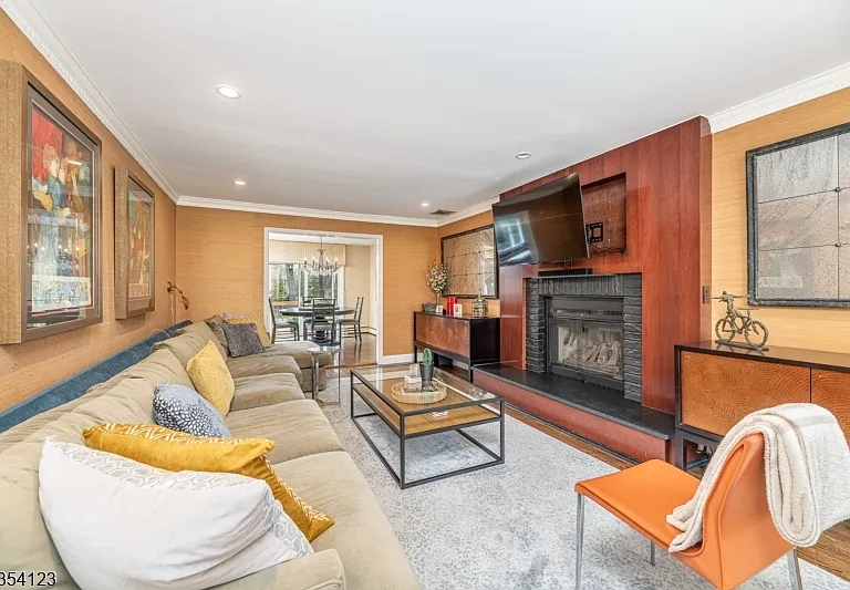229 Roseland Ave — Photo 5
