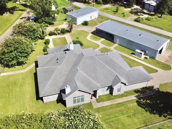 160 Black Forest Dr, Zavalla, TX 75980