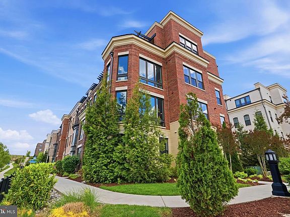 5th image of 500 Riversail Ln #438
