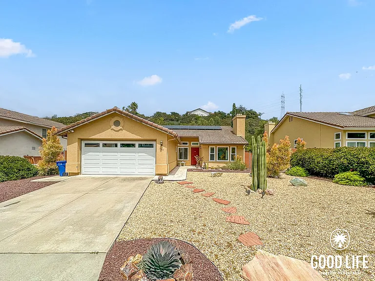 581 Canyon Dr — Photo 2