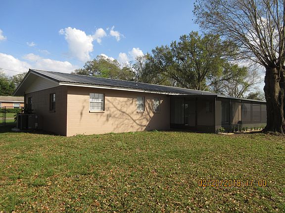 3rd image of 2505 Robin Dr