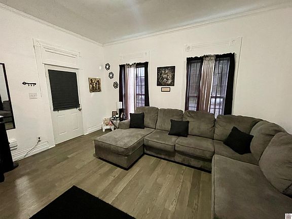 3rd image of 129 Clements St