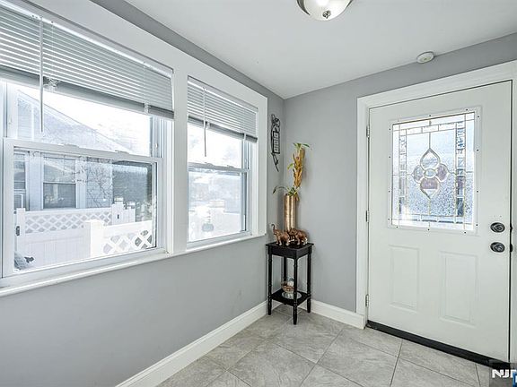 4th image of 115 River Rd