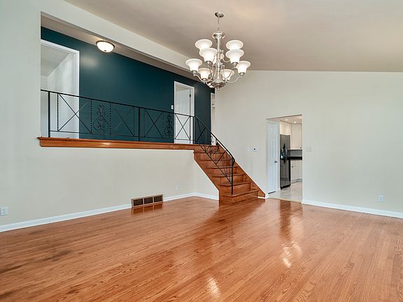 4th image of 800 Parkwood Dr