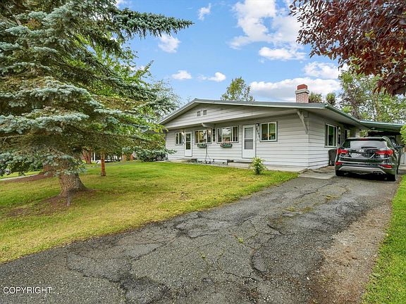 5th image of 4907 E 43rd Ave