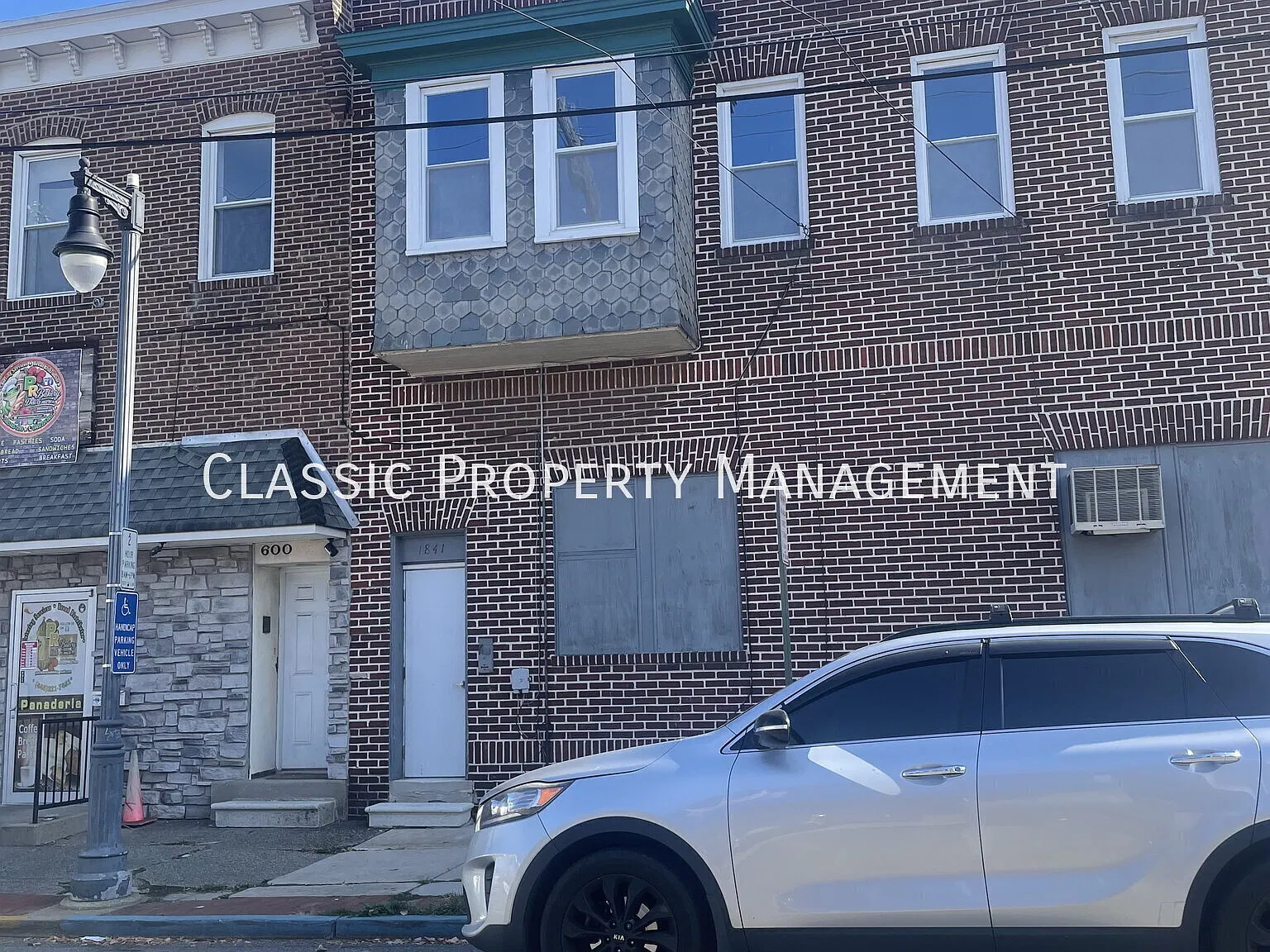 3 bed, 1 bath rental in Little Italy — Photo 3