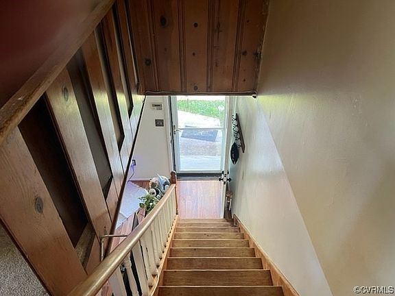 4th image of 2304 Carr Ln