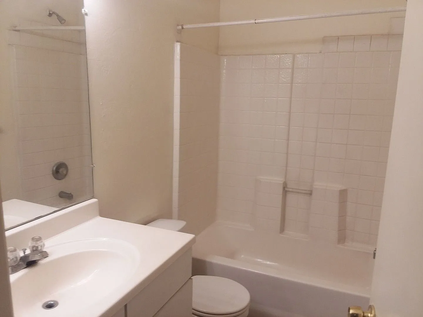 2 bed, 2.0 bath, 995 sqft, $1,249 — Photo 3