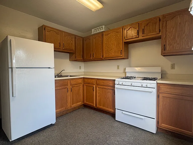 15 Oak St #2 — Photo 2