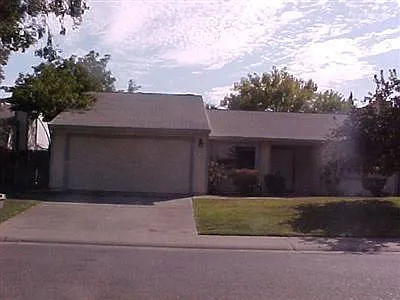 8736 Tiogawoods Dr photo 1