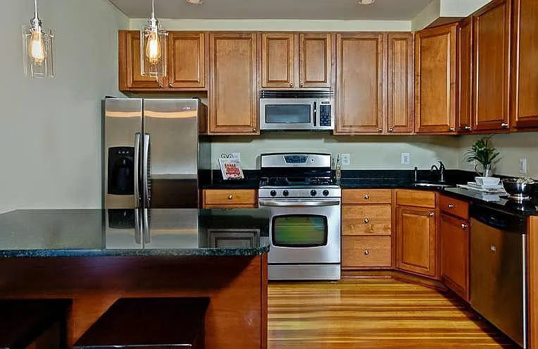1313 E St NE — Photo 14